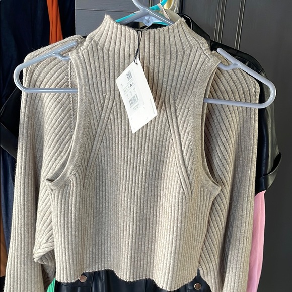 Love Bonito Ribbed Oat turtleneck and shrug set - Picture 3 of 7